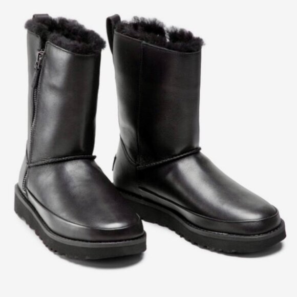 EUC UGG Classic Leather Weatherproof Short with Size Zip Black Size 7 - Picture 1 of 11